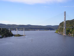 Broene over Brevikstrømmen