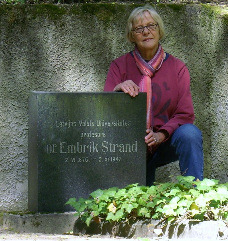 På leting etter graven til Embrik Strand i Riga DigitaltMuseum