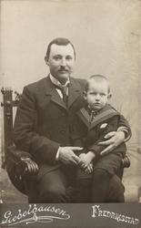 Ola Apenes (1898-1943): Fra Fredrikstad til Mexico.