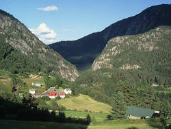 Rastalii–Sverrestigen. Gjel i kvartsitt