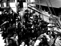 Utvandrere fra Norge på dekk av skipet S.S. Hellig Olav i 19