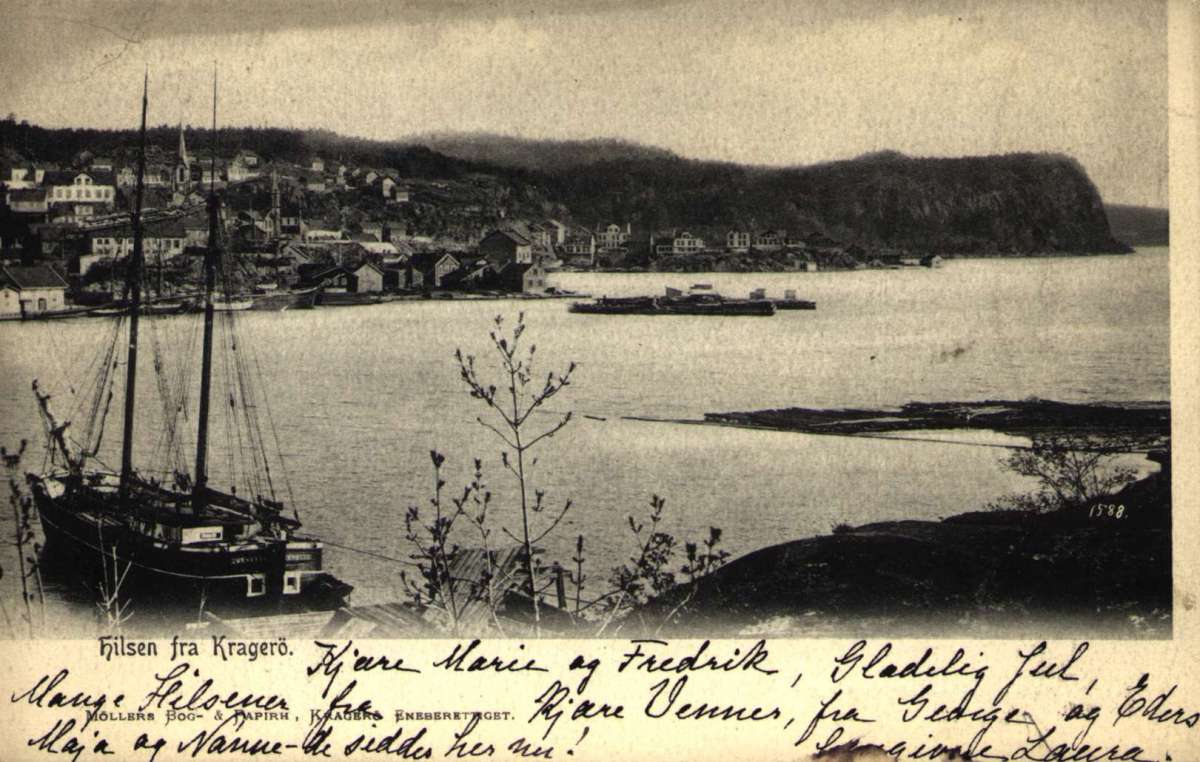 Postkort. Julehilsen. Kragerø. Fjorden. Byen i bakgrunnen. Stemplet 26.12.1904. 