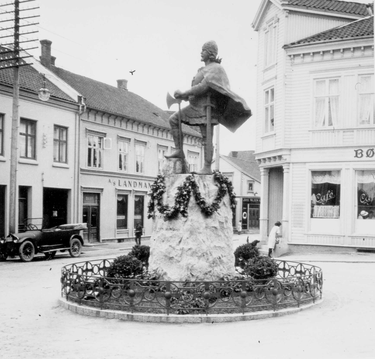 Skulptur i Sarpsborg, Østfold. Kong Olav, grunnlegger av Borg, nå Sarpsborg.