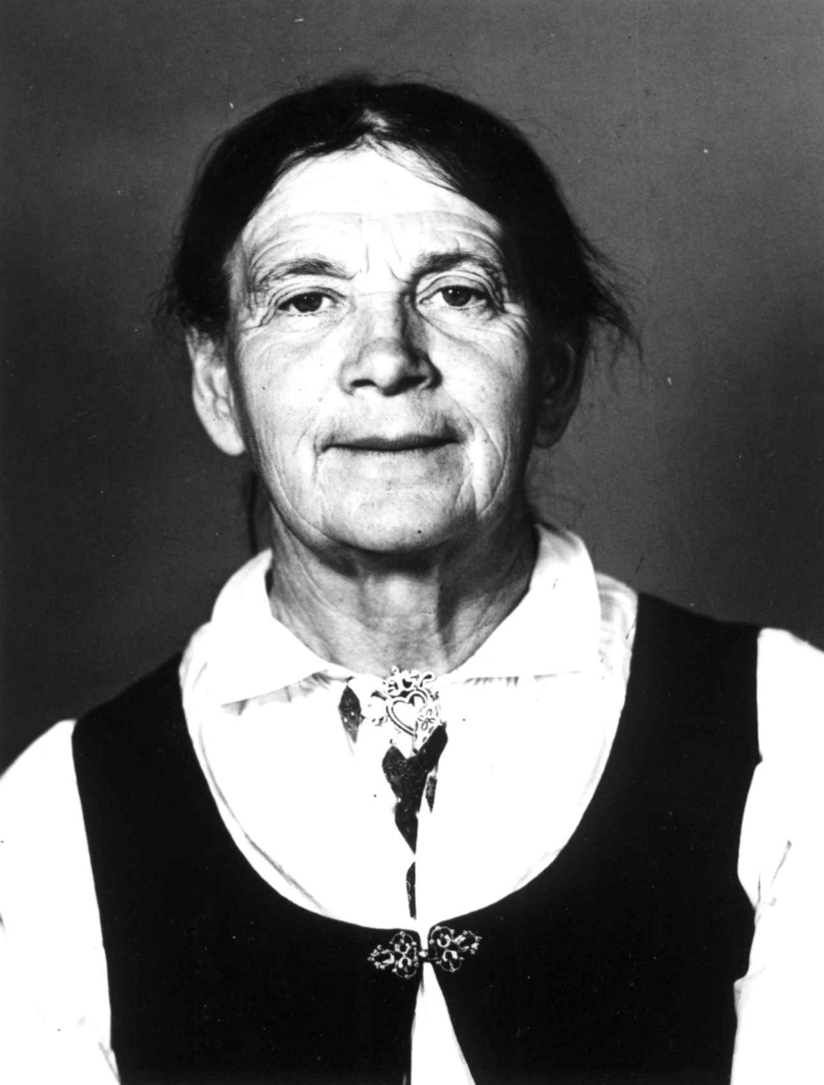 Borghild Tranum Røer, antagelig ansatt på Norsk Folkemuseum. Hun ...