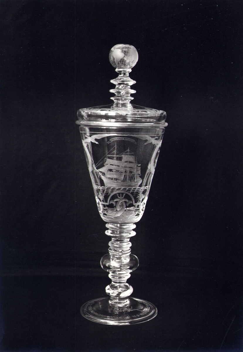Pokal, produsert på Hadeland Glassverk.