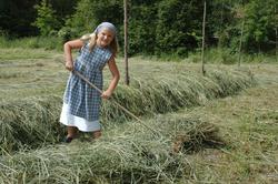Levendegjøring på museum.Ferieskolen uke 26 2005. Jente i d