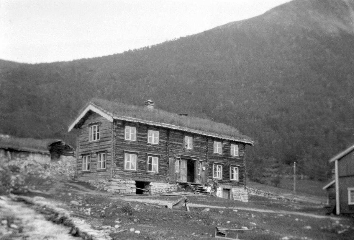 Våningshus på Stenboeng i Storlidalen, Oppdal. Fotografert ca. 1925.