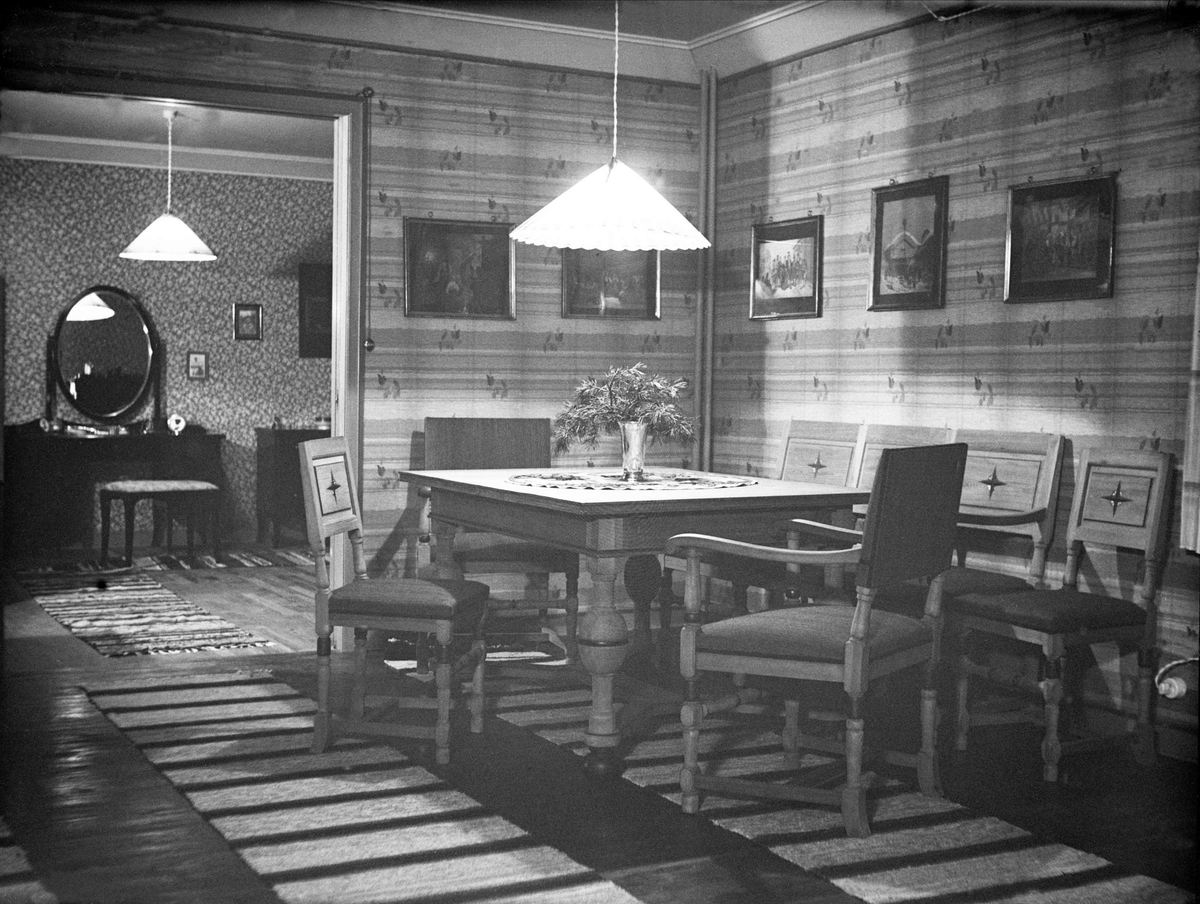 Spisekrok med spisestuen bakenfor. Fotografert november 1929.