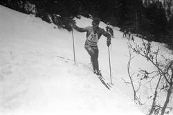 En alpinist med startnummer 20 på brystet. Holmenkollrennene