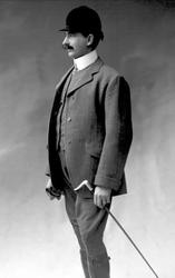 Portrett, ingeniør Stabell i sin ridedrakt.