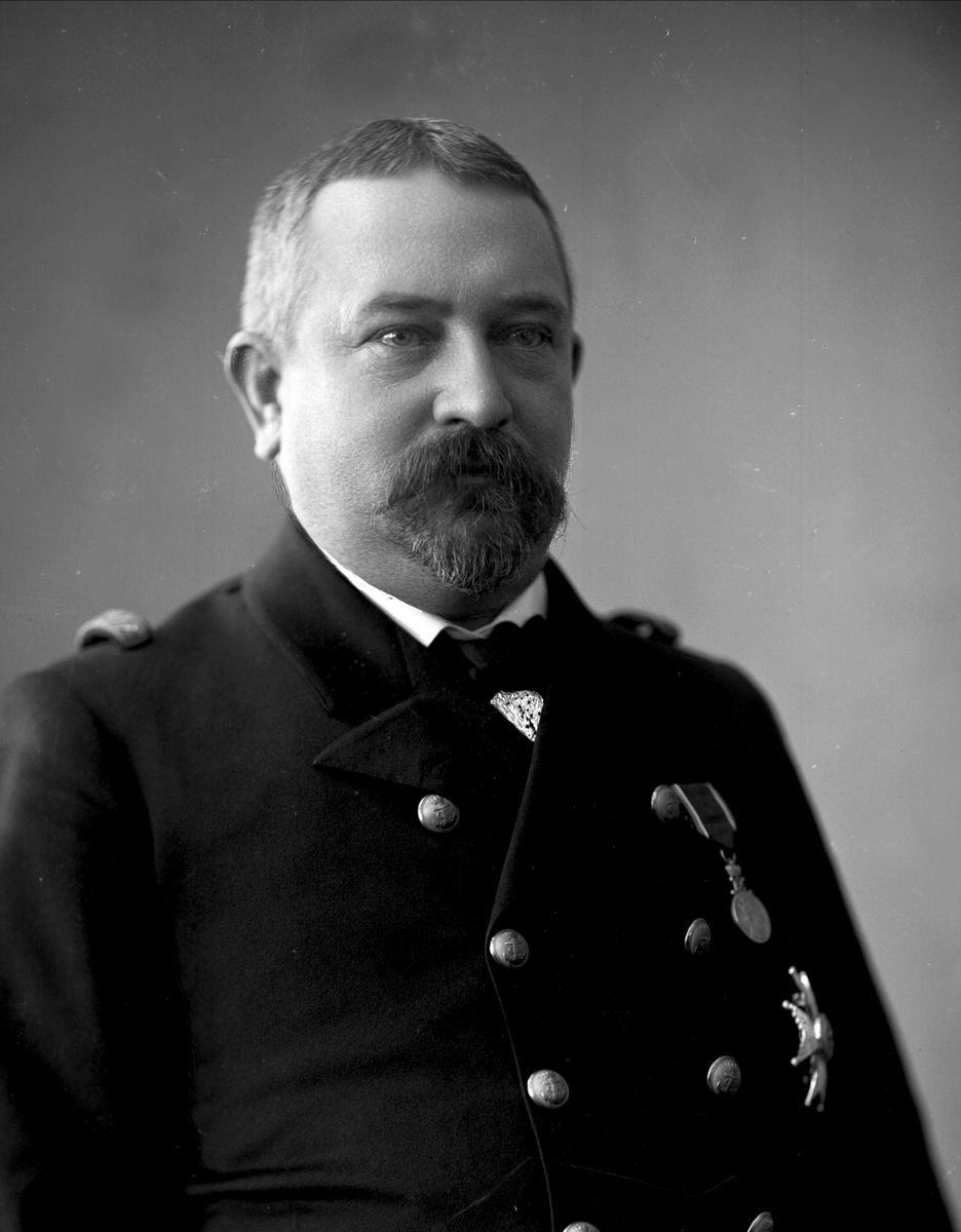 Portrett, kommanderende admiral Karl Fredrich Griffin Dawes i uniform.