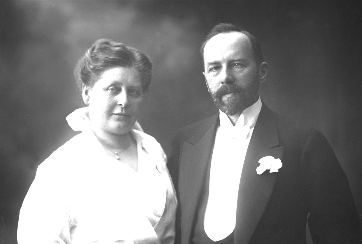 Portrett, William Martin Nygaard (1865-1952) med ektefelle Constance Wiel Nygaard (1866-1931).