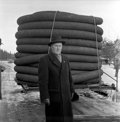 Trelleborg Gummi legger ut slange ved Sarpsborg, mars, 1959.