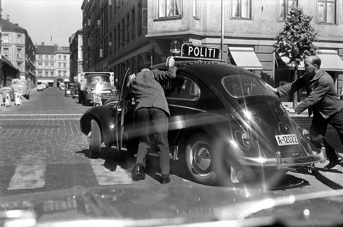Politiet har motorstopp, Oslo juli 1963. 
