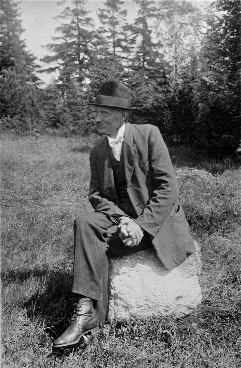 Nils Keyland (född 1867, död 1924) var en finskättad folklivsforskare och kulturhistoriker som också var en framstående fotograf.