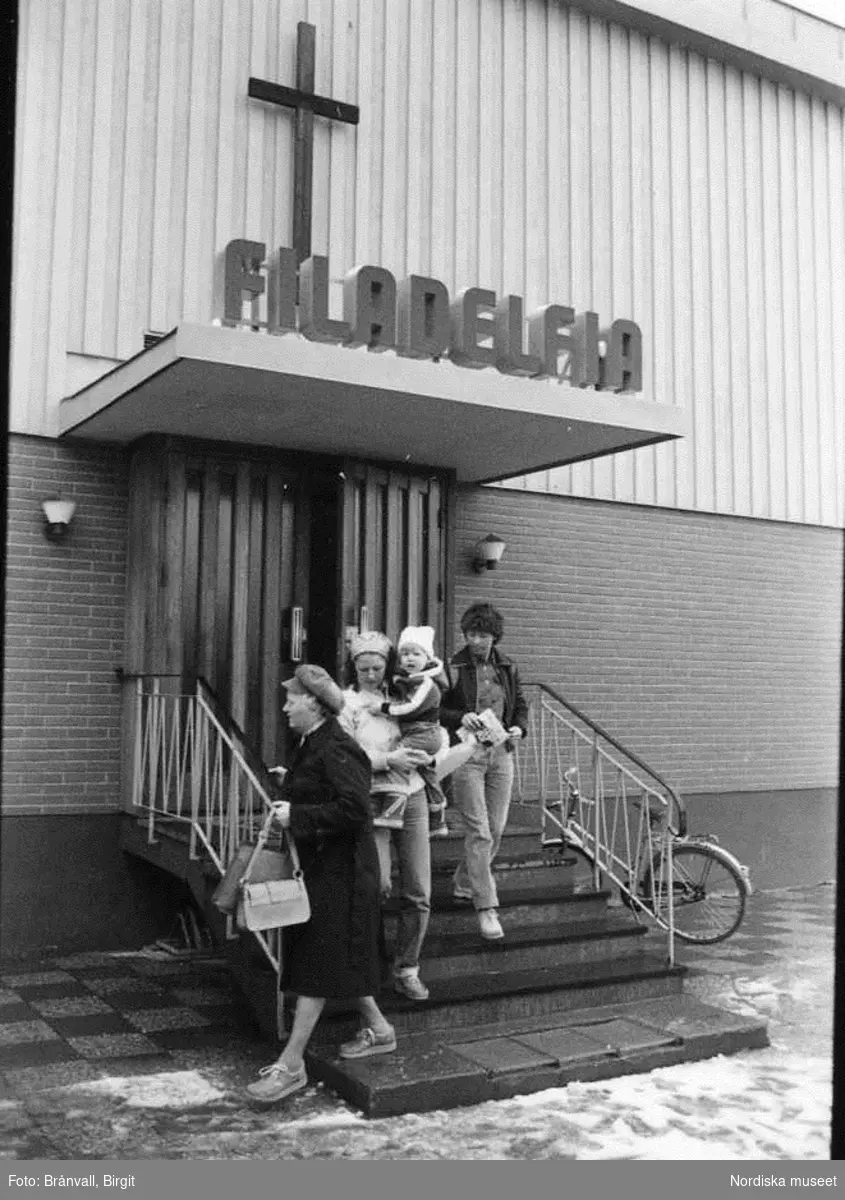 Storuman 1982. Ungdomsgård.
Barnverksamhet i Filadefiakyrka. Personal, barntimme med 3-4 åringar och avslutningsfest med barn och föräldrar.