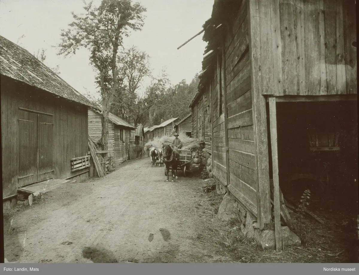 Kila by Östergötland. Återvändande till tidigare dokumentation av Sigurd Erixon 1913