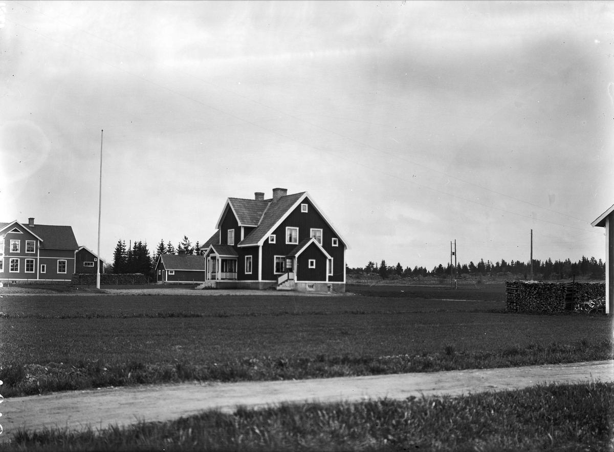 "Arrendatorsbostaden vid prästgården i Frösthult", Uppland 1927