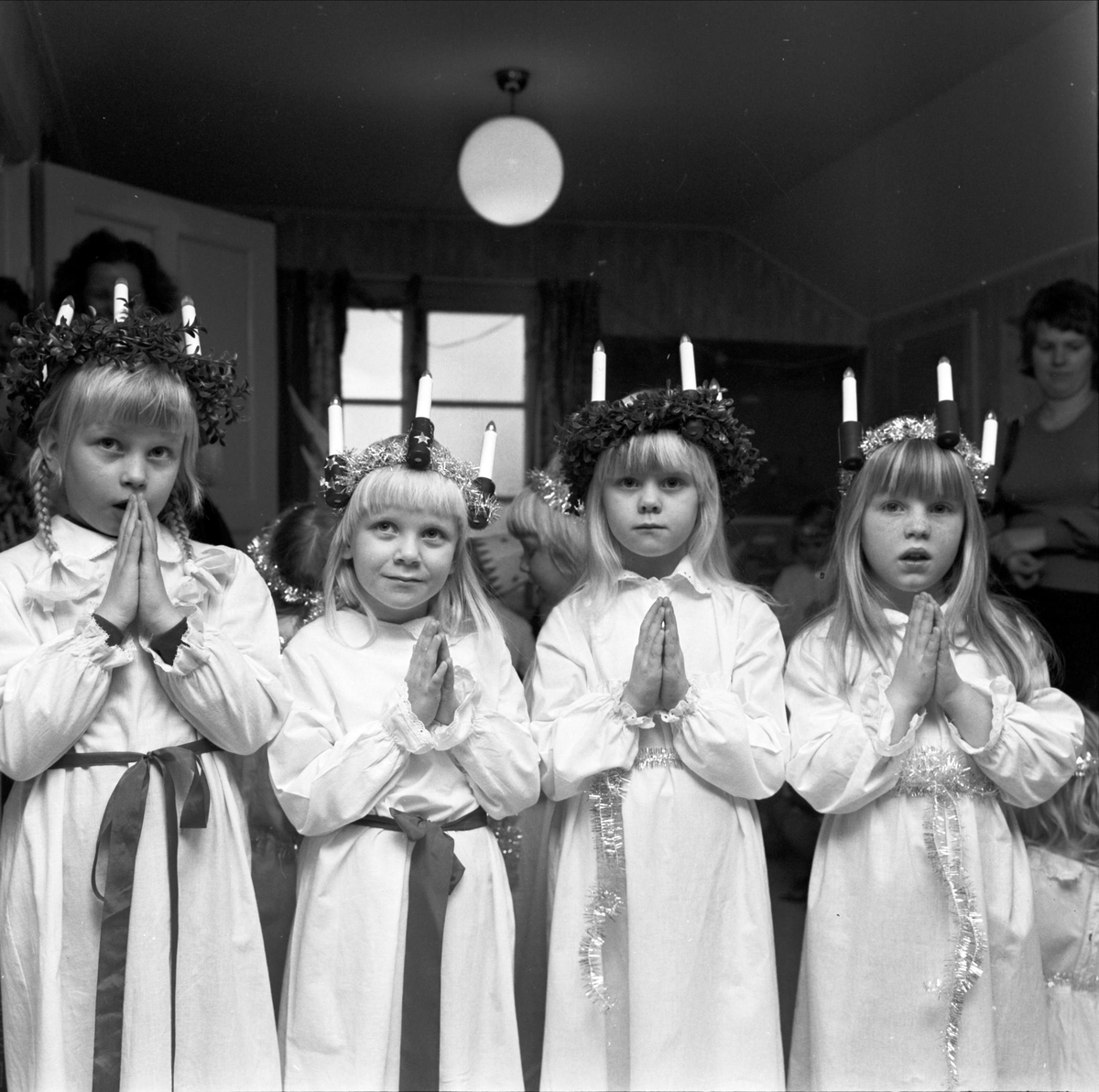 Luciatåg - "Kyrkans barntimmar avslutade i Tierp", Uppland 1973