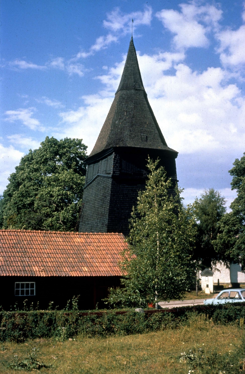 Klockstapeln vid Dalby kyrka, Uppland 1971