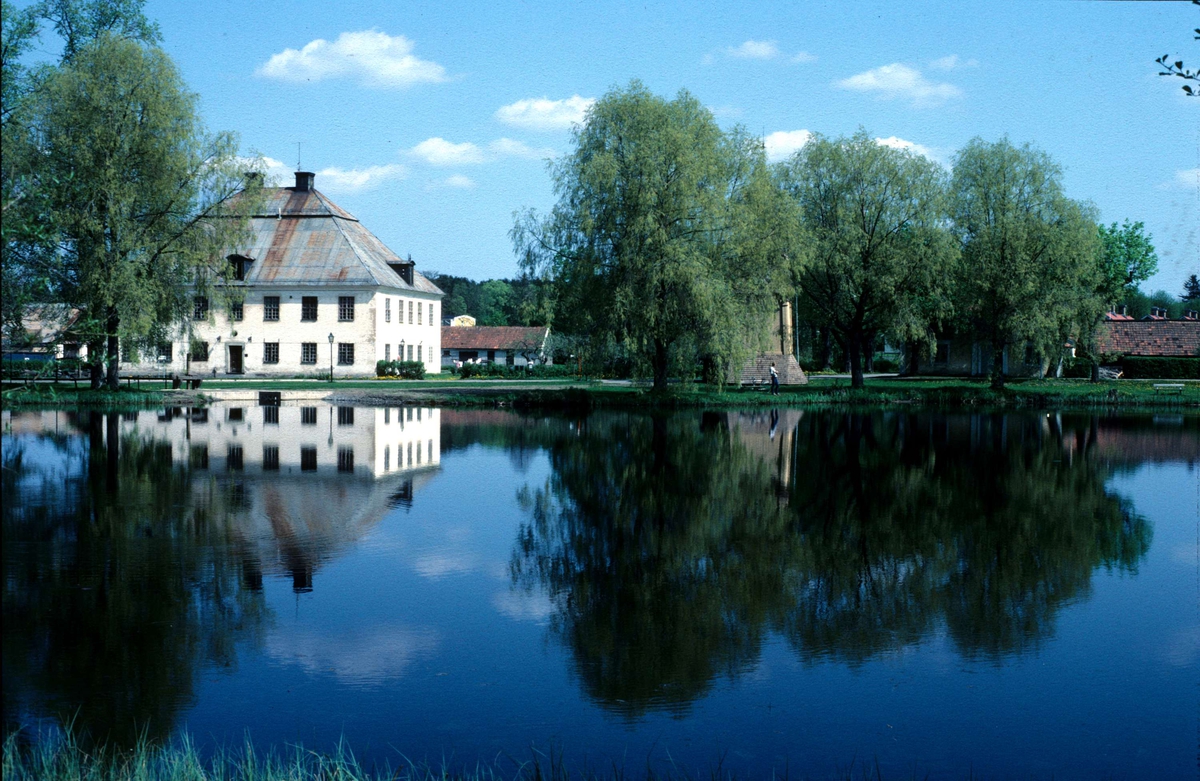Dammen och brukskontoret vid Österbybruk, Uppland 1974