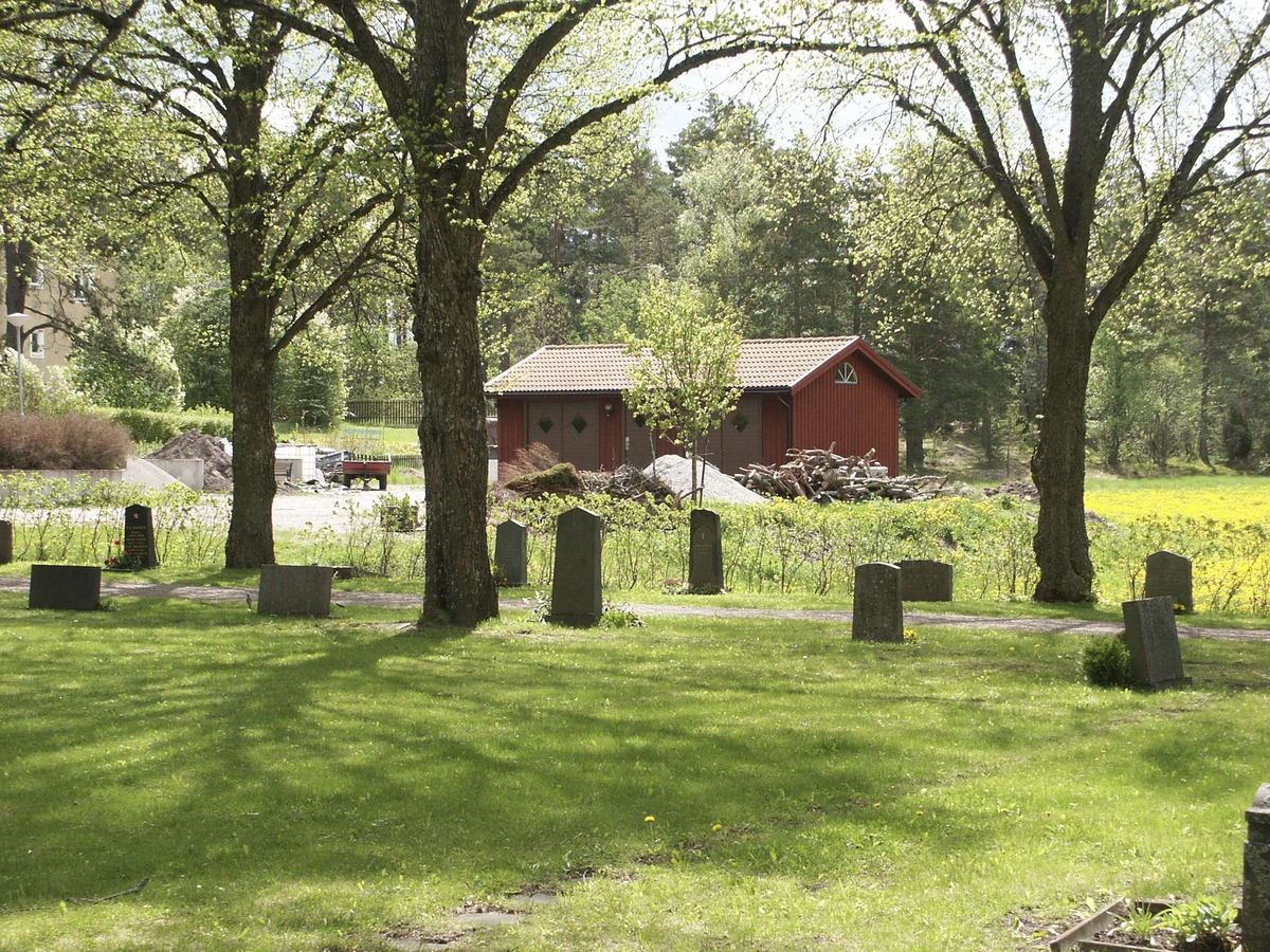 Kyrkogården vid Almunge kyrka, Almunge socken, Uppland