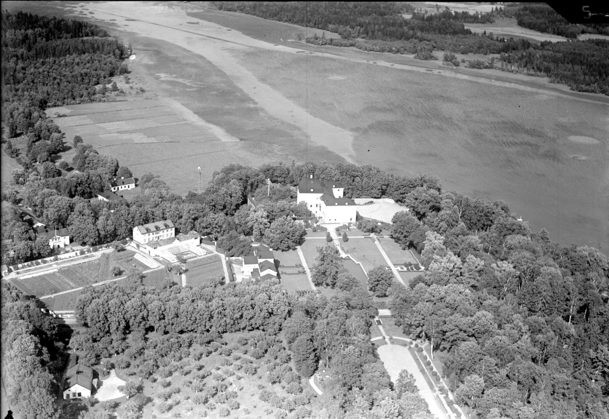 Flygfoto över Örbyhus slott vid Vendelsjön, Vendels socken, Uppland 1936