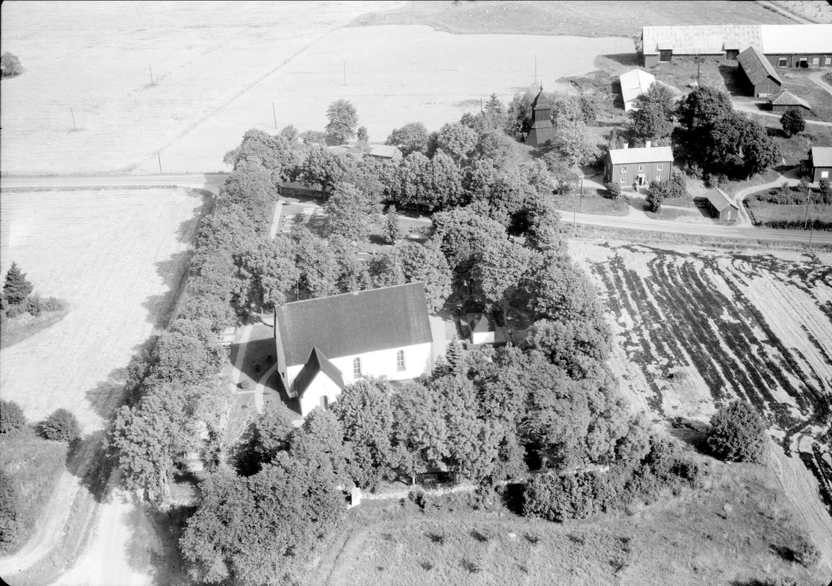 Flygfoto över Östuna, Östuna socken, Uppland 1958