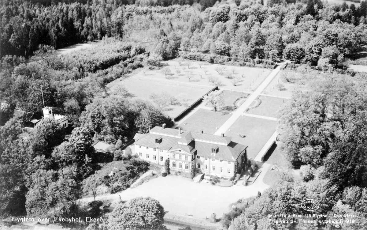 Flygfoto över Ekebyhovs slott, Ekerö socken, Uppland 1955