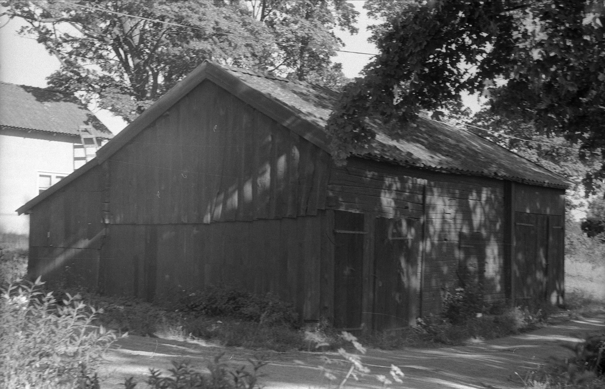 Vagnslider ocg garage, Åsby 1:3 och 2:3, Björklinge socken, Uppland 1976