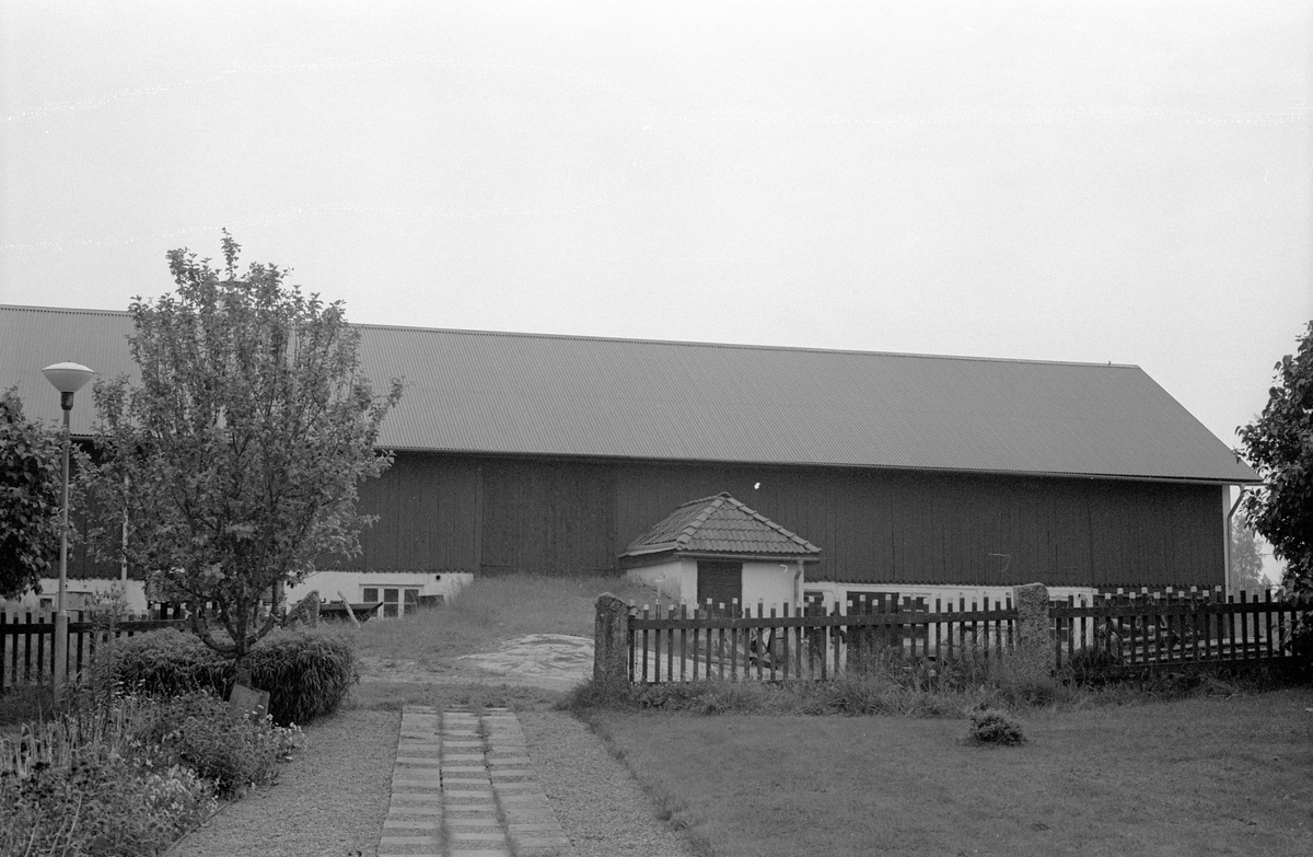Ladugård, Faringe-Täby 1:4, Täby, Faringe socken, Uppland 1987 