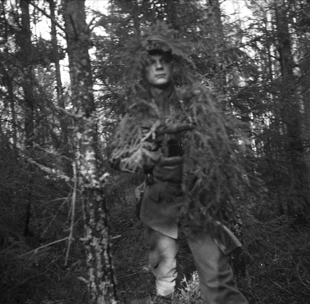 Soldat på manöver, Järva, Solna socken, Uppland sent 1940-tal