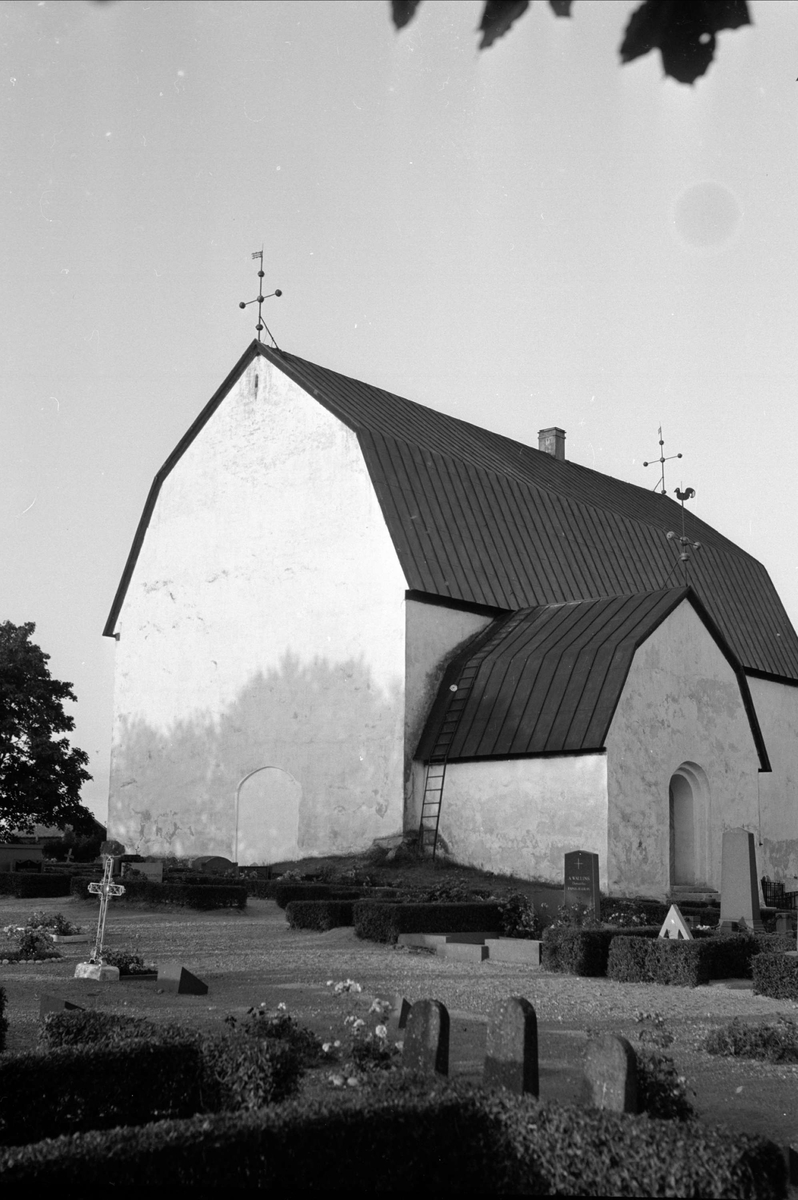 Tolfta kyrka, Uppland