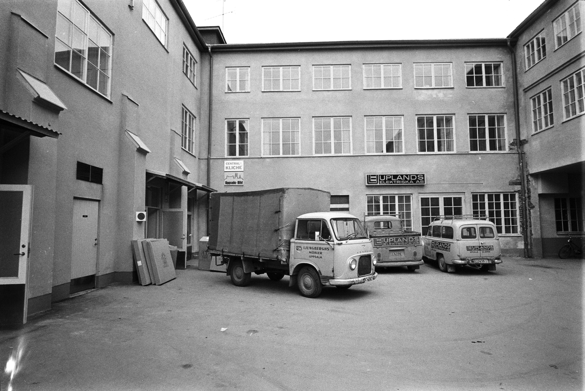 Lastbil på innergård, kvarteret Trudhem, Uppsala april 1970