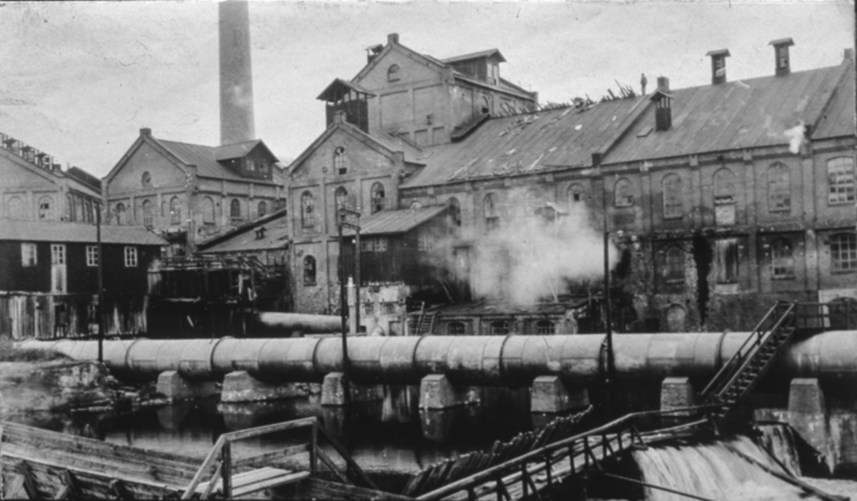 Bøhnsdalen. Fra en papirfabrikk.