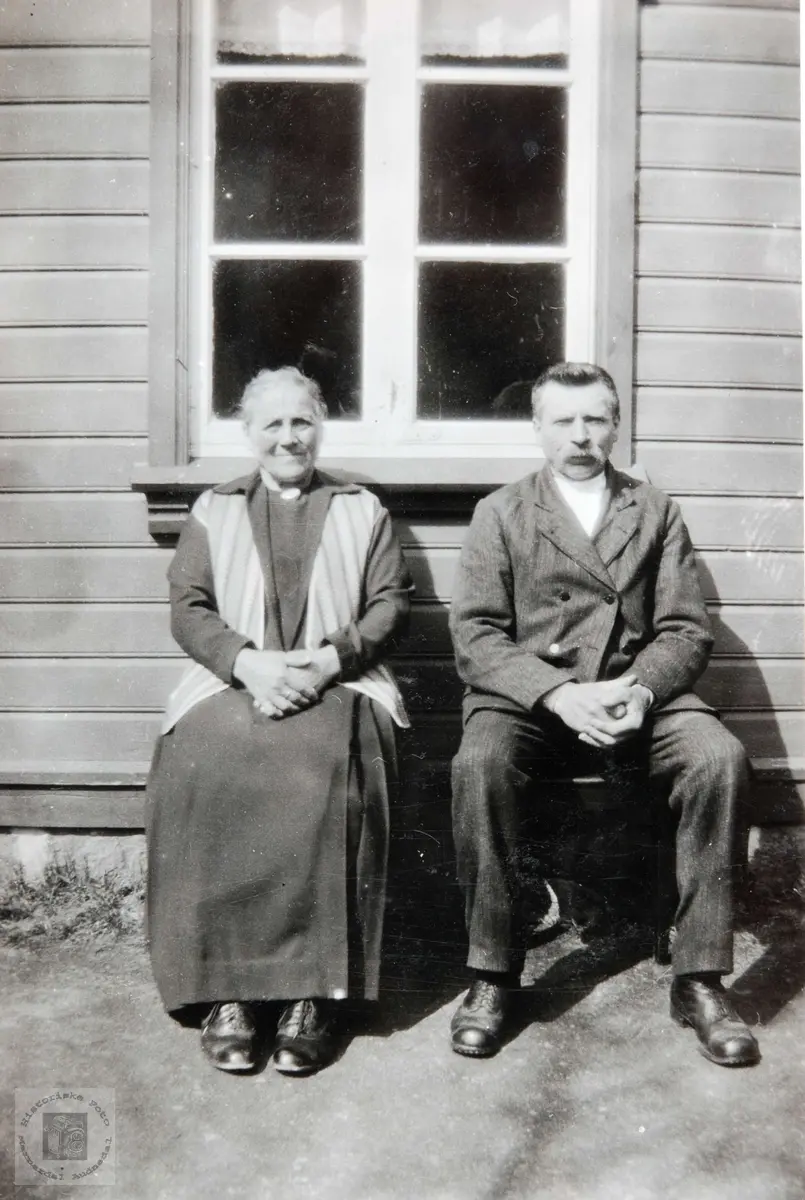 Portrett av ekteparet Åsne og Søren Kråkeland, Bjelland Audnedal.