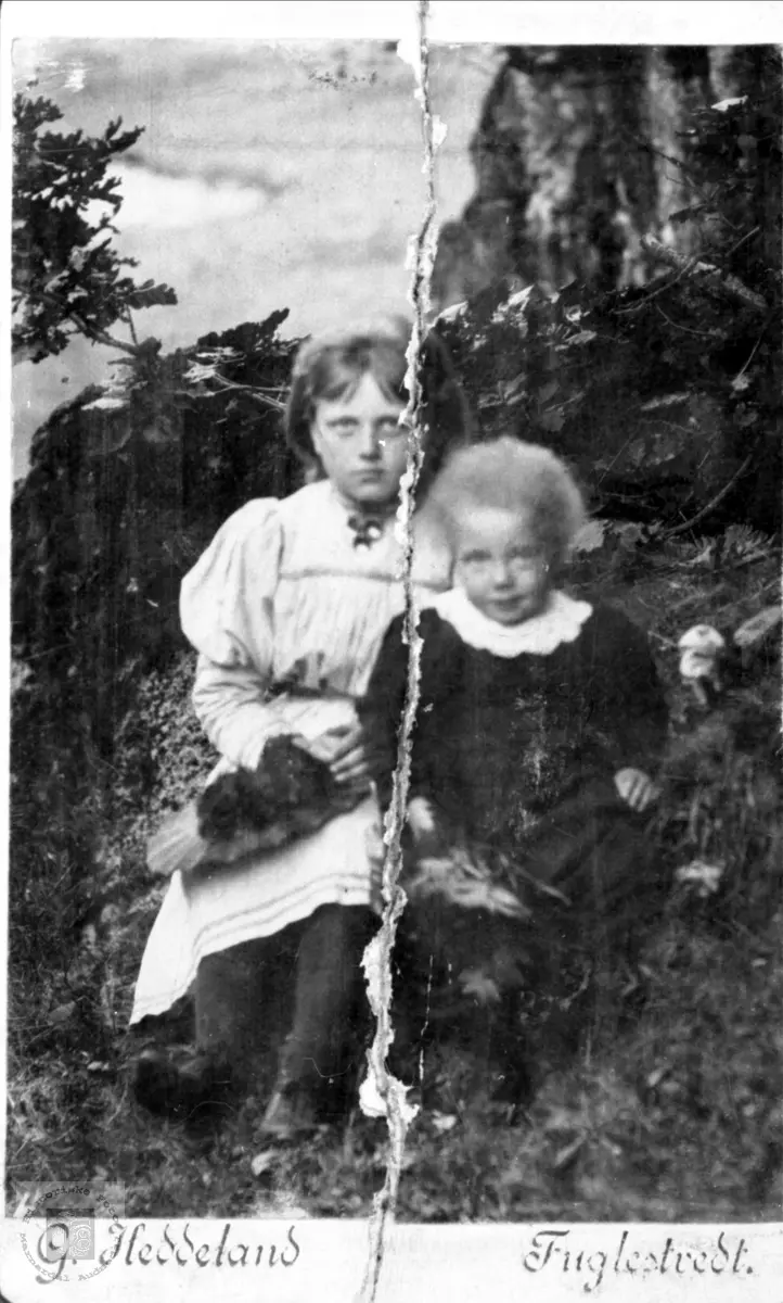 Barneportretter av Marthe Egelandså og Aashilde Svanlaug Fuglestveit, Øyslebø.