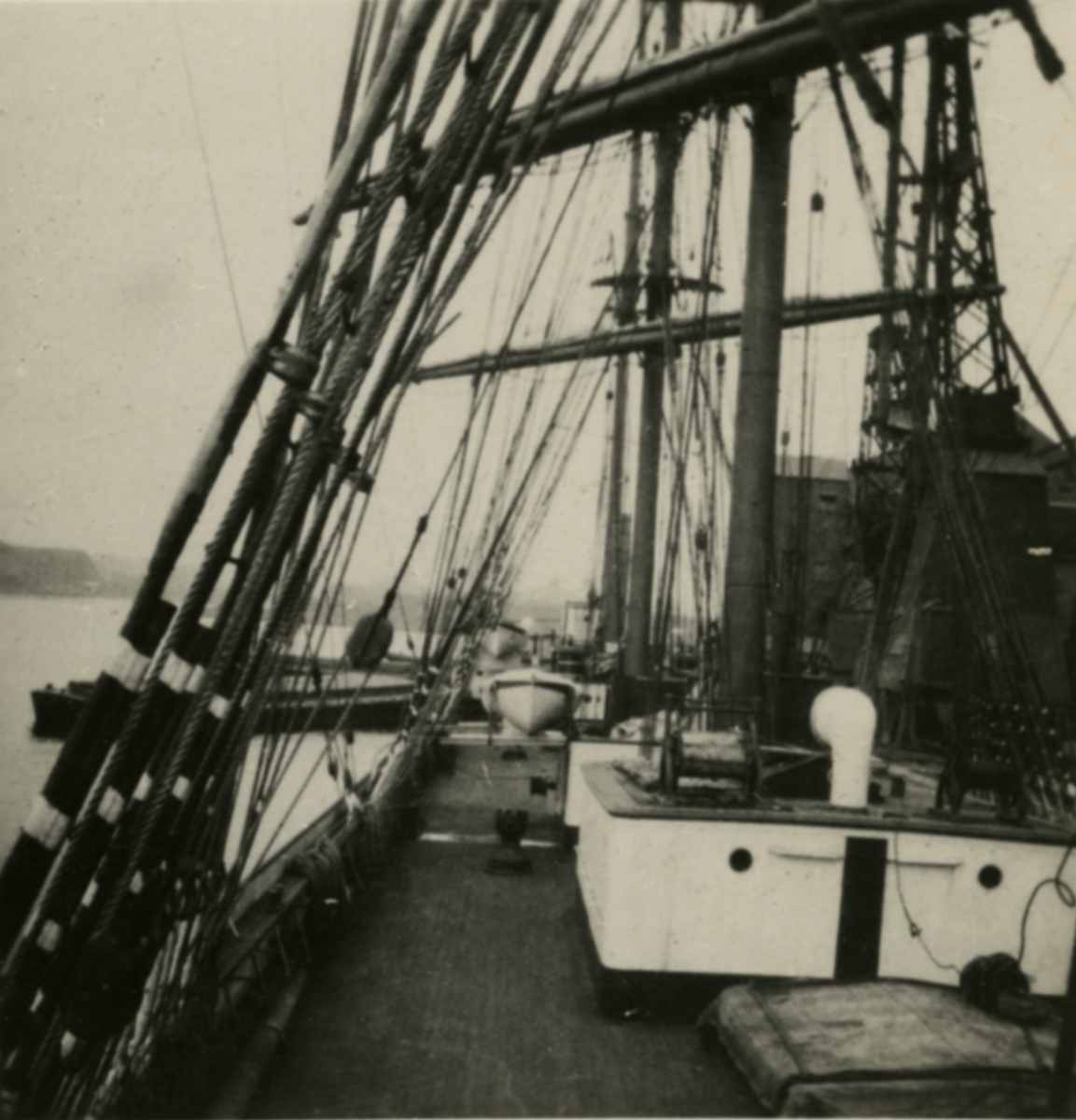 Dekkshus / ruff ombord i "Hougomont (b.1897)