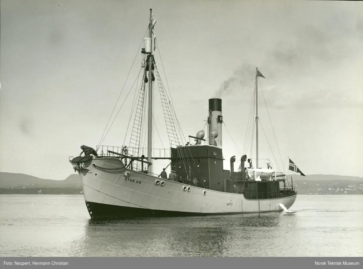 Eksteriør, hvalfangstskipet D/S Star XVI (senere omdøpt til D/S Indus 9), B/N 452. Skipet ble levert av Akers Mek. Verksted i 1930 til A/S Rosshavet (ved Johan Rasmussen & Magnus Konow, Sandefjord).