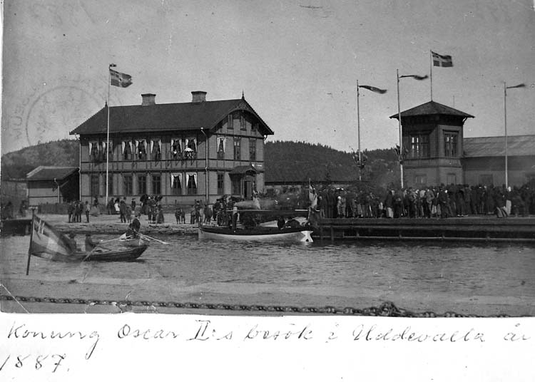 Text på kortet: "Konung Oscar II:s besök i Uddevalla år 1887".
.

