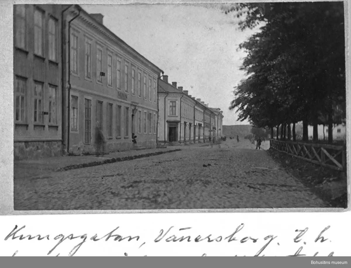 Text till kortet: "Vänersborg. Kungsgatan 1870-talet"