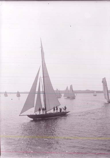 Enligt text som medföljde bilden: "Kappsegling 1913".