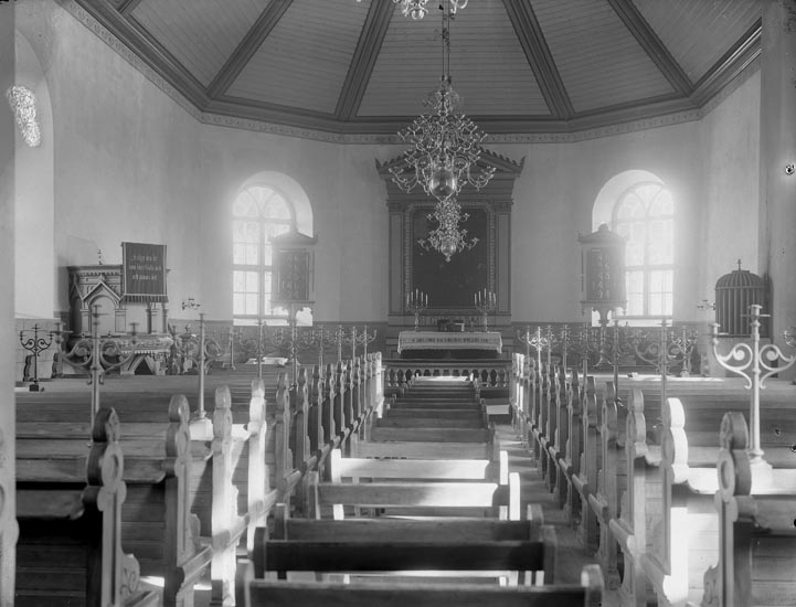 Text som medföljde bilden: "Foss kyrka efter 1926."