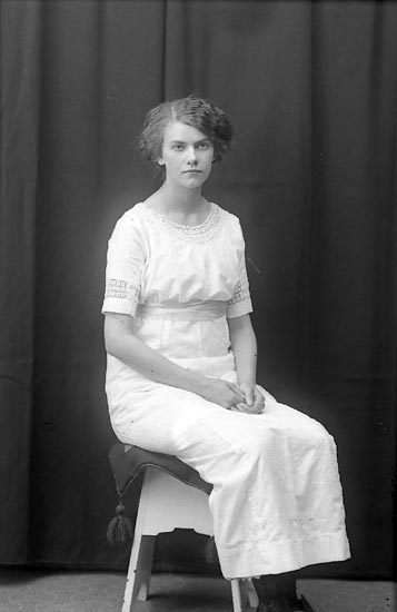 Enligt fotografens journal Lyckorna 1909-1918: "Norén, Agnes Ljungskile".