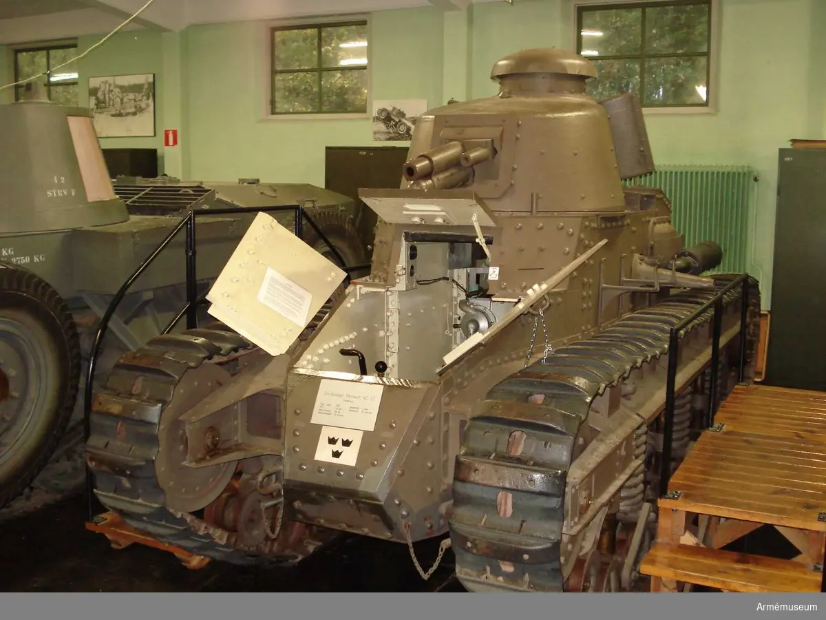 Grupp E XII.

Stridsvagnen är i originalutförande men har med största sannolikhet målats om. Komplett med tillbehör. 1 st 37 mm kanon monterad.
