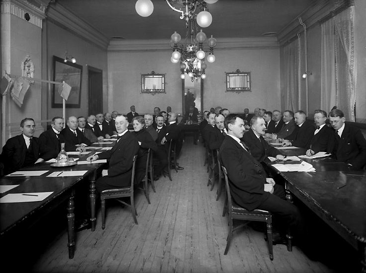 Enligt tidigare notering: "Stadsfullmäktige i Uddevalla, 1926."