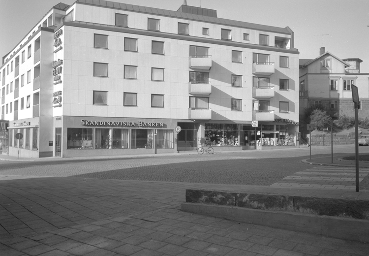 Text till bilden: "Nya byggnader i Lysekil. 1959-60"







