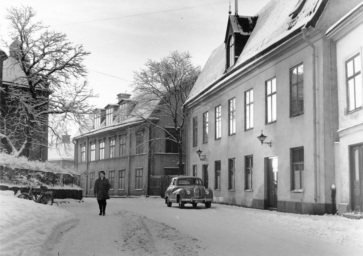 Kvarteret Borgmästaren 9 och 10, Rådhusgatan 1 och 3, Enköping, sett från norr, januari 1953