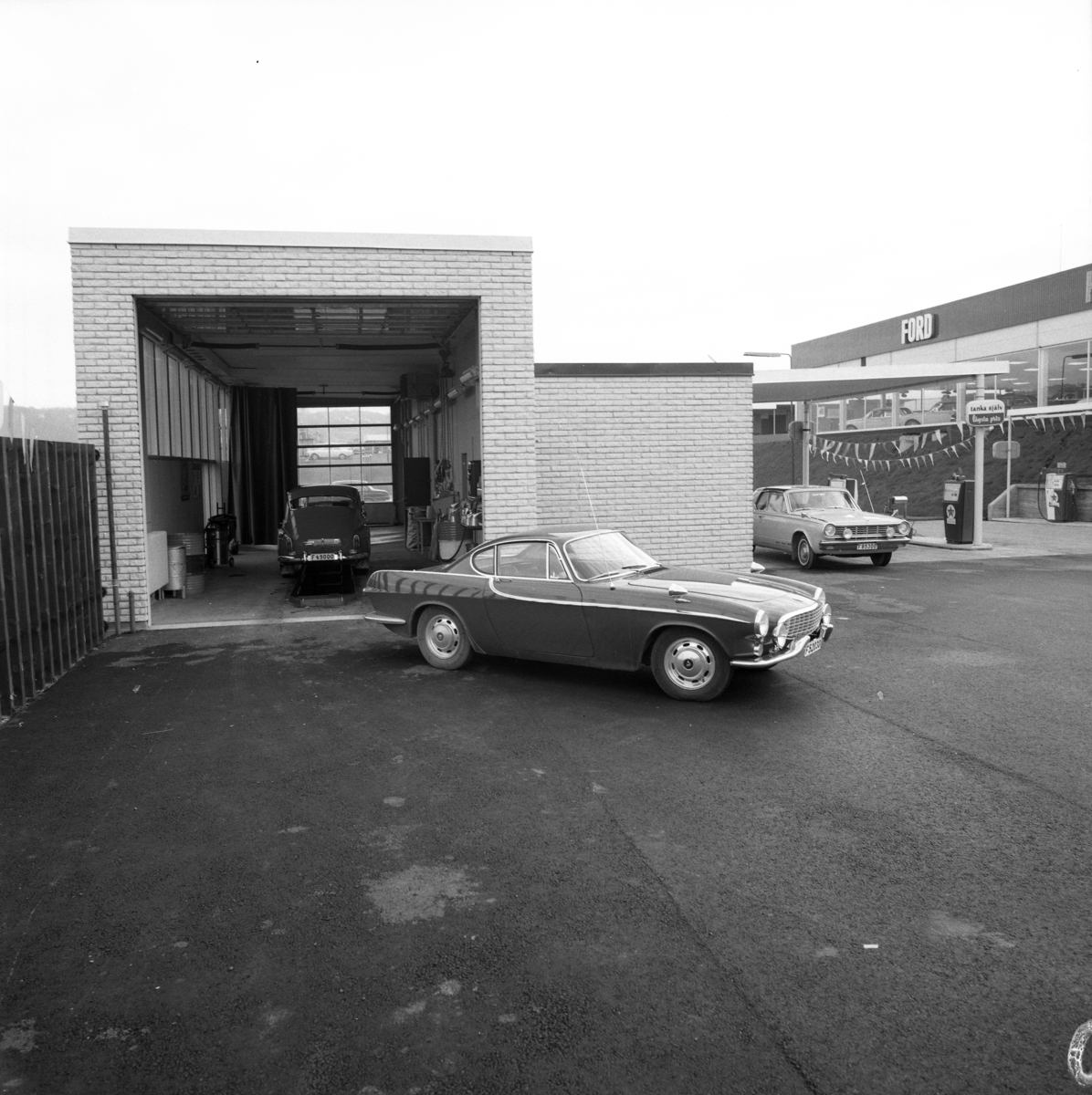 Den 28 maj 1968 öppnade MHF (Motorförarnas Helnykterhetsförbund) ett motell vid nuvarande Birkagatan mellan Huskvarna och Jönköping. Intill huvudbyggnaden, som innehöll reception,  restaurang och hotellrum, fanns låga övernattningslägenheter med carport för bilen. Dessa hade byggts av bilföretagaren Mats Hultgren och kom att ingå i motellet. Idag är det ombyggt till studentbostäder.