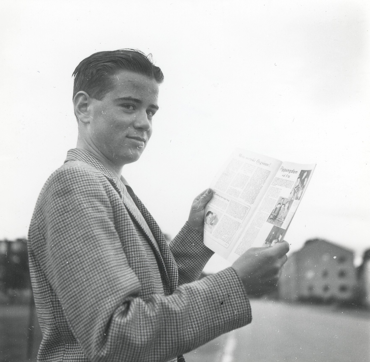 Flygarpojke till USA. Bilderna är från tidningen Halland. Foto: redaktör Eric Hagnell, maj 1952?.
